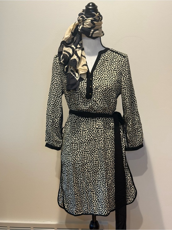 Grifflin Paris Dresses & Skirts - Griffin Paris NWT Cream Dot Wrap Dress with Tie Belt